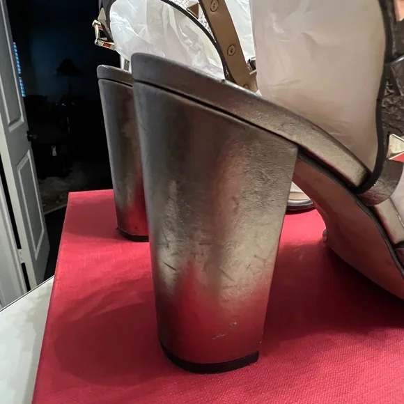 Valentino Garavani Rockstud leather sandal - Picture 9 of 11